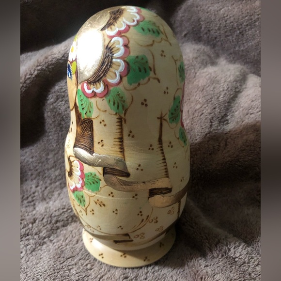 Beautiful set of Russian nesting dolls set of 5 - Picture 3 of 8